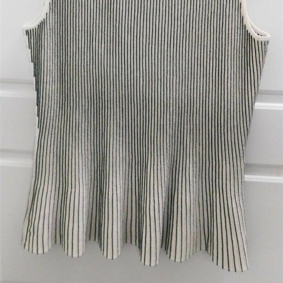 New Theory Canelis St $255rt Eggshell Black Striped Sleeveless‎ Knit Top sz M - Picture 4 of 5